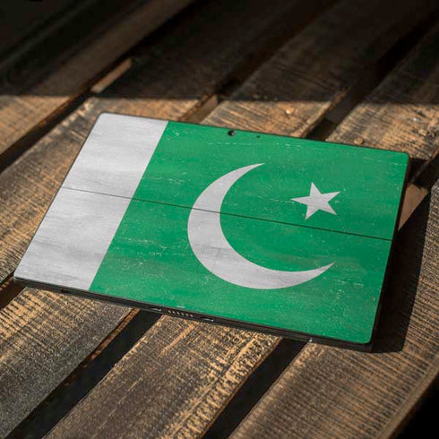Pakistan Flag Distressed Surface Pro 7 Skin